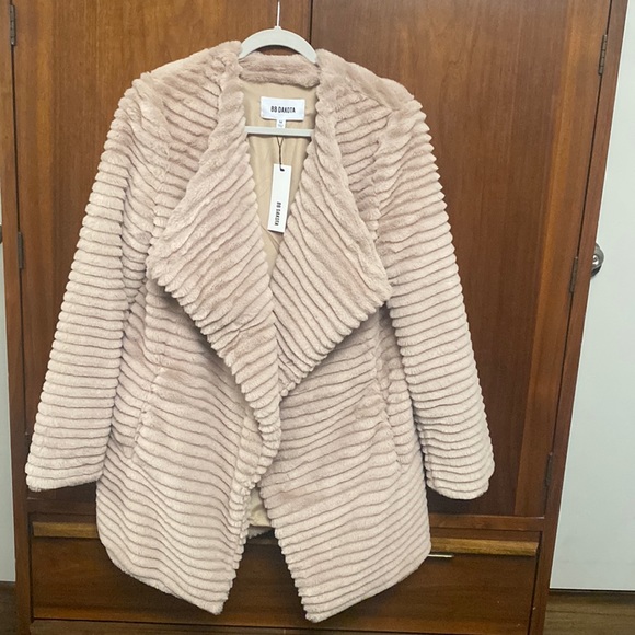 NWT BB Dakota Faux Fur Beige Jacket. - Picture 1 of 7